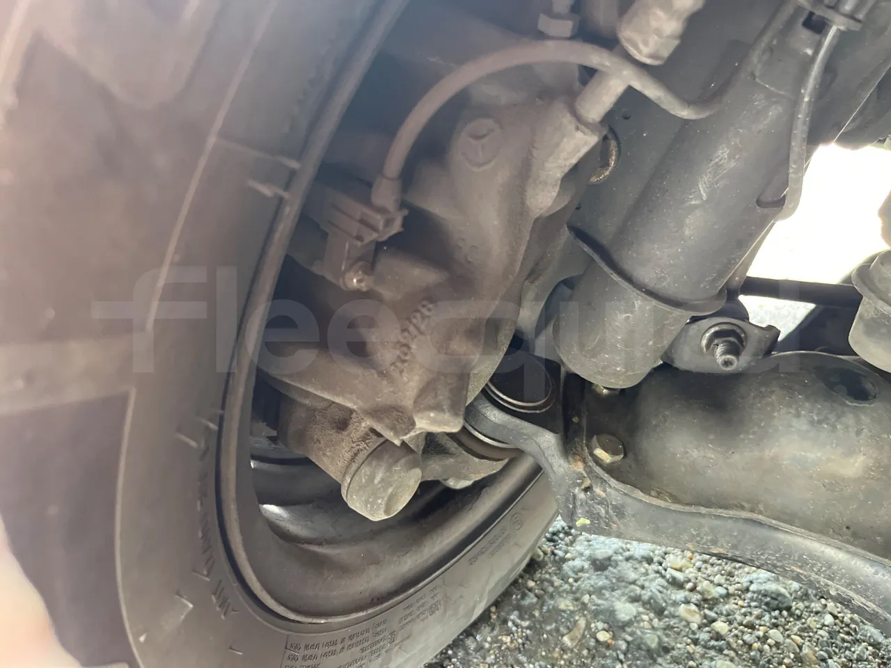 Mercedes-Benz Sprinter 518CDI - EUR4 - 135kW - 7.360m - front brake calipers left
