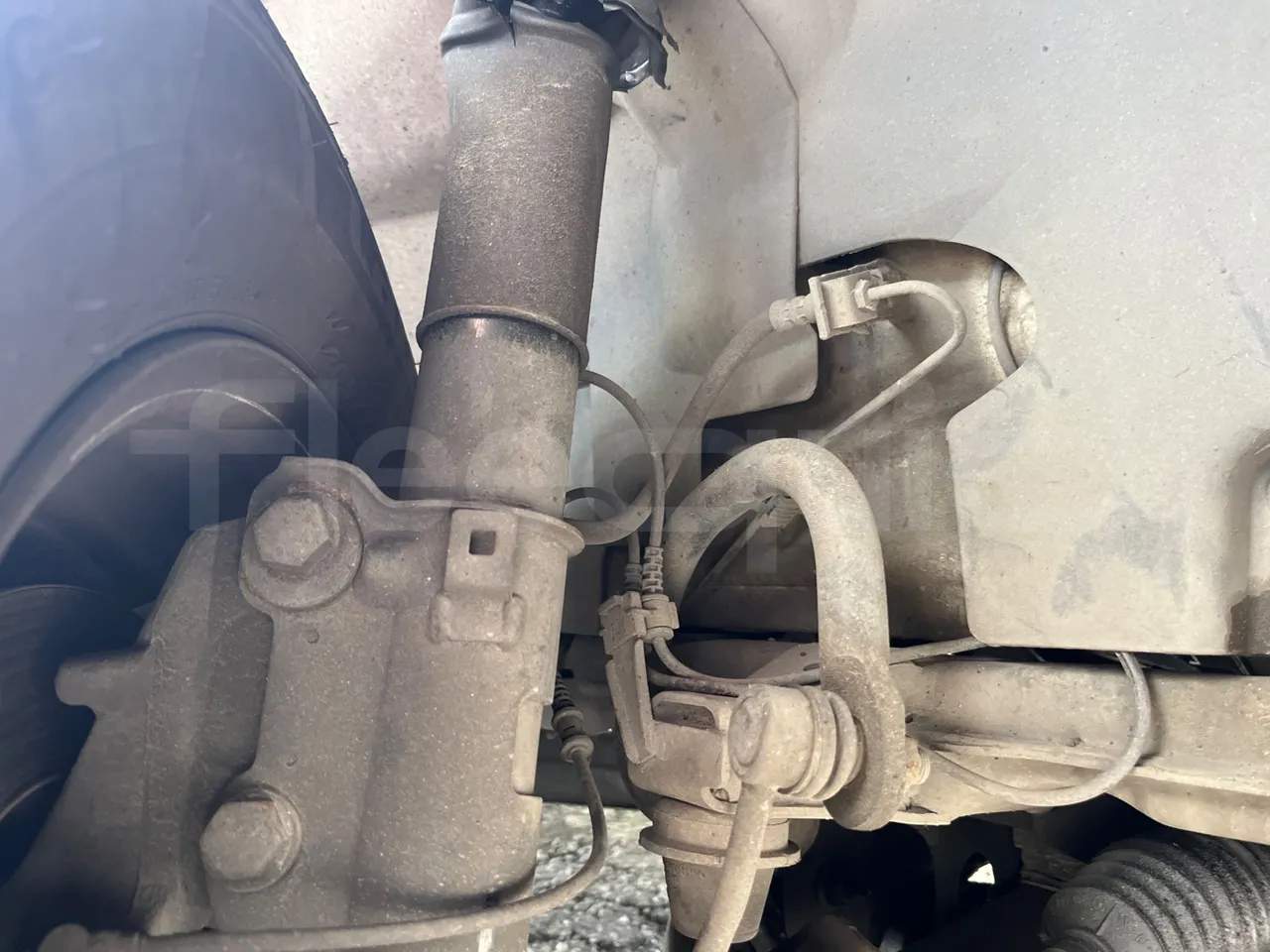 Mercedes-Benz Sprinter 518CDI - EUR4 - 135kW - 7.360m - front shock absorbers right