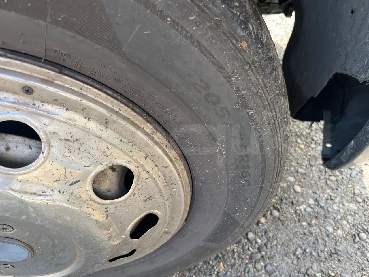 Mercedes-Benz Sprinter 518CDI - EUR4 - 135kW - 7.360m - front left tire measurements
