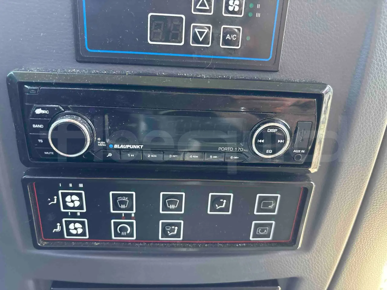 Isuzu Novo - radio accessories photo