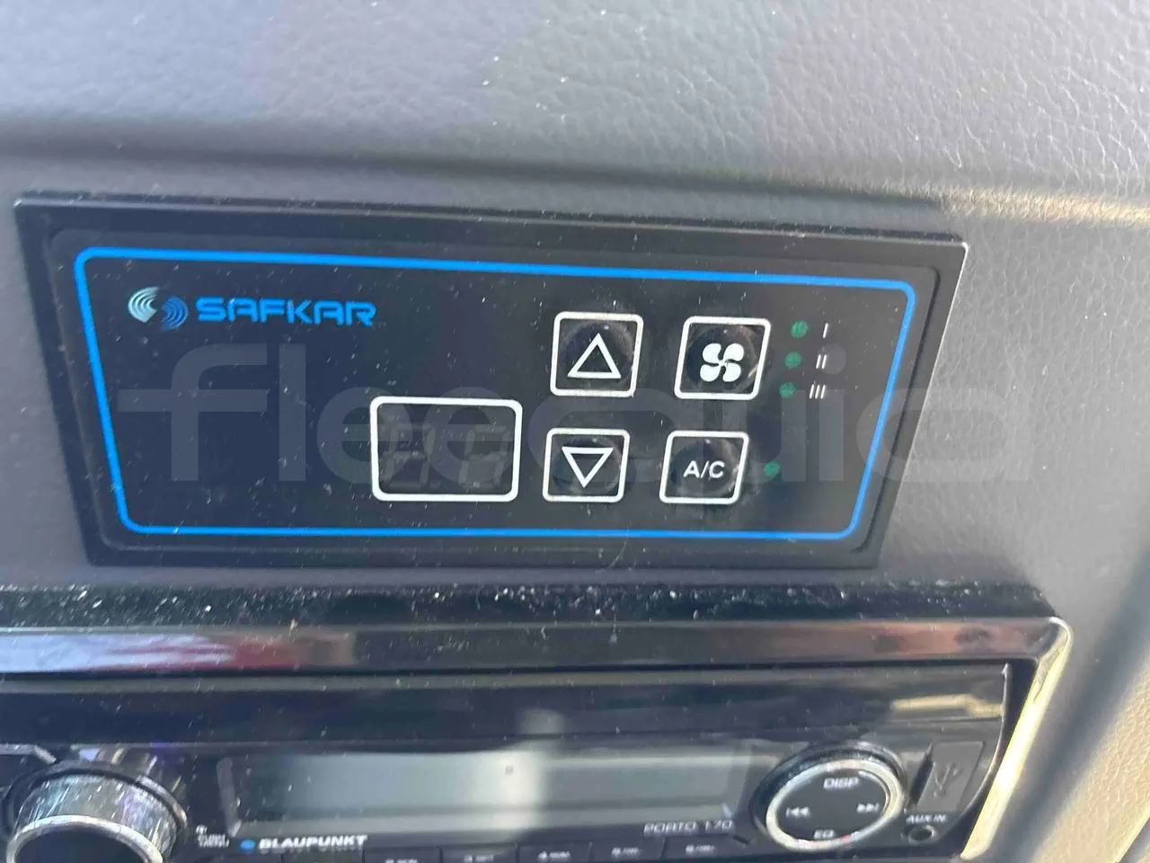 Isuzu Novo - onboard devices 1
