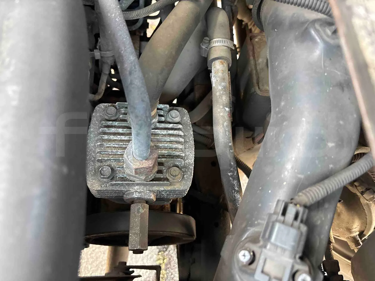 Isuzu Novo - air conditioning compressor