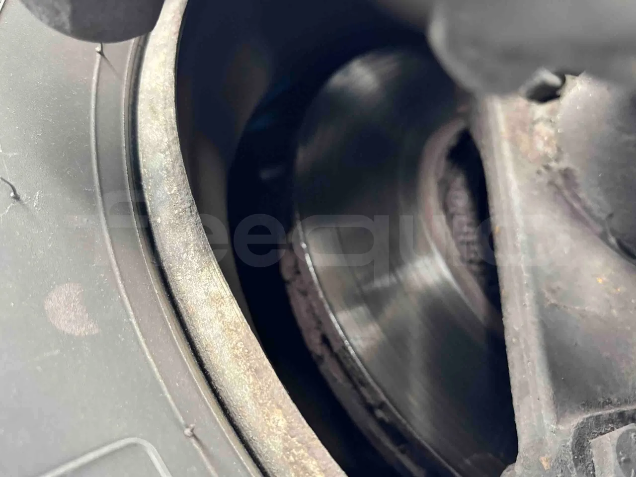 Isuzu Novo - axle 2 discs left