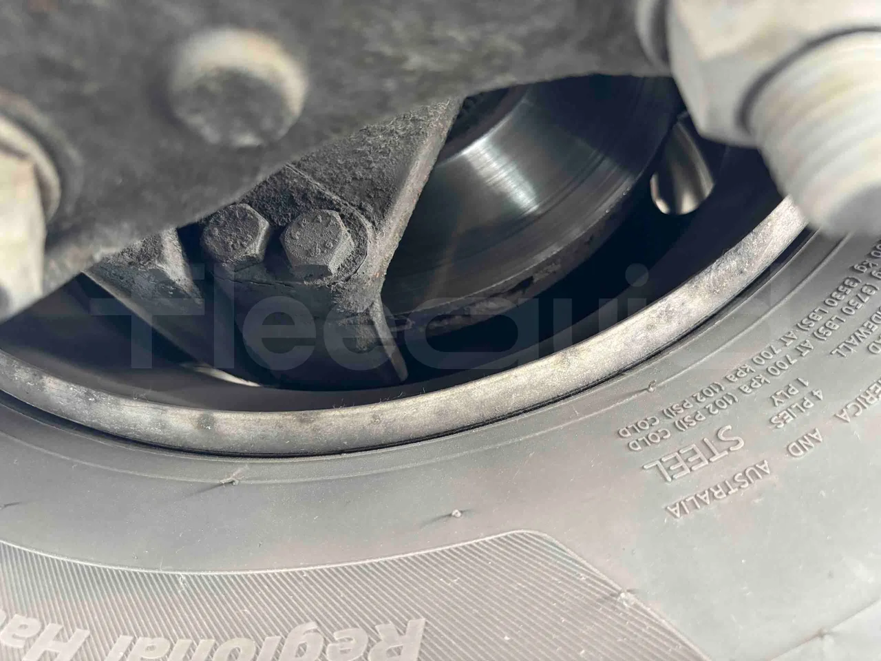 Isuzu Novo - axle 2 discs right