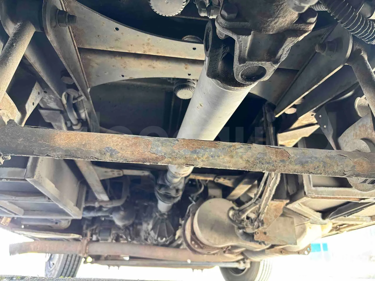 Isuzu Novo - driveshaft photo