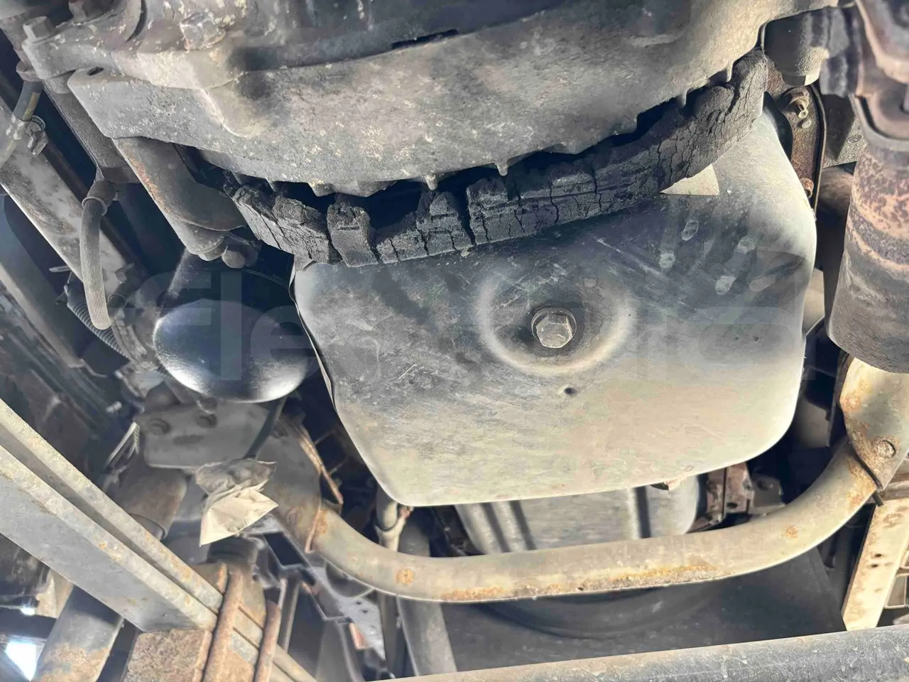 Isuzu Novo - engine without protection