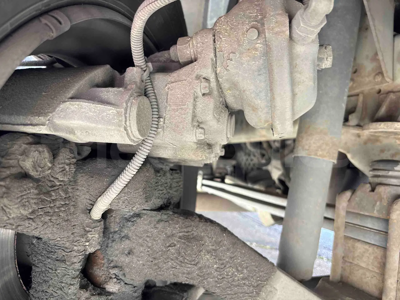 Isuzu Novo - front brake calipers right