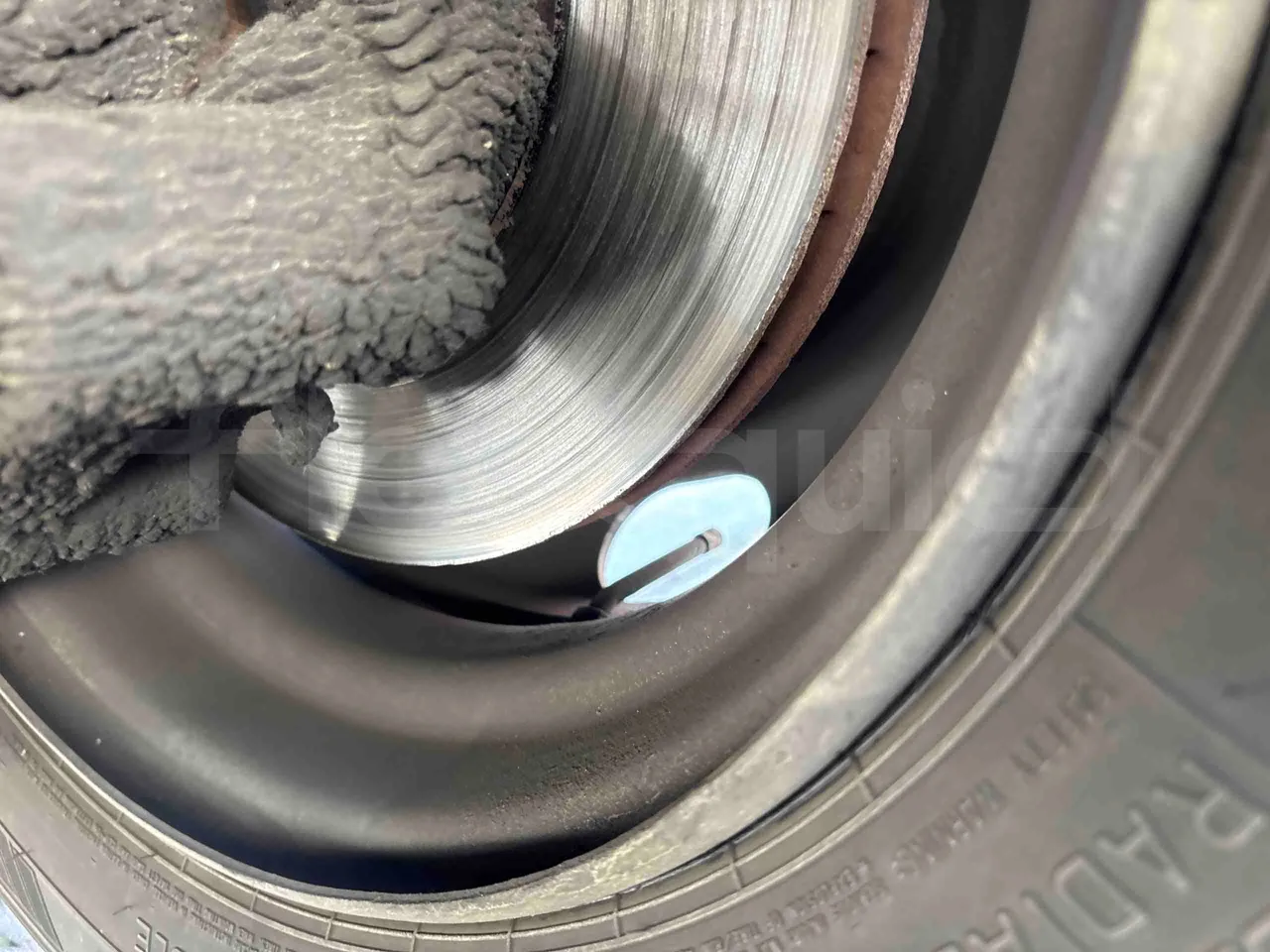 Isuzu Novo - front discs left
