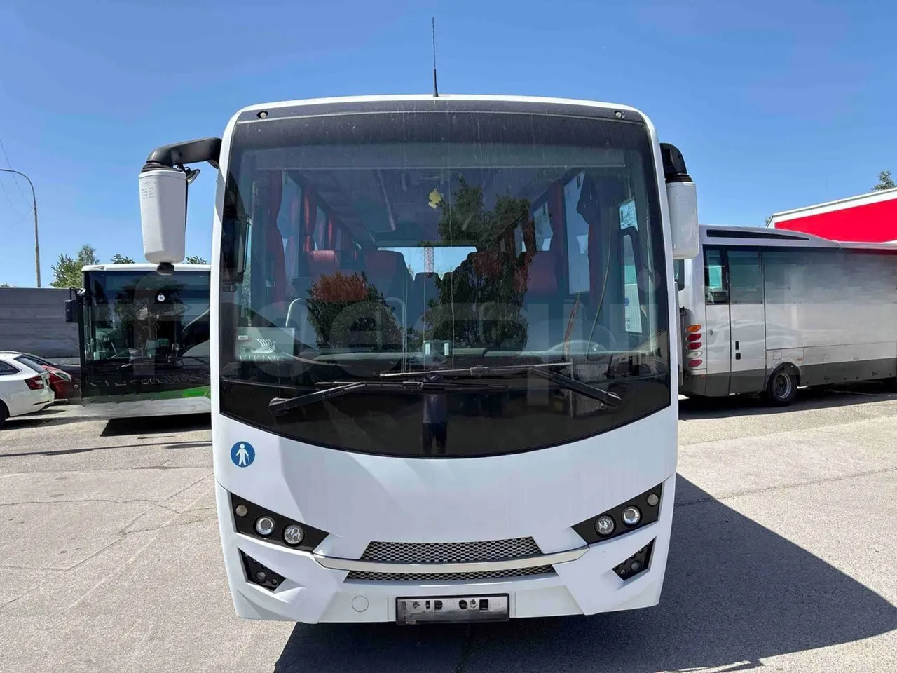 Isuzu Novo - front photo