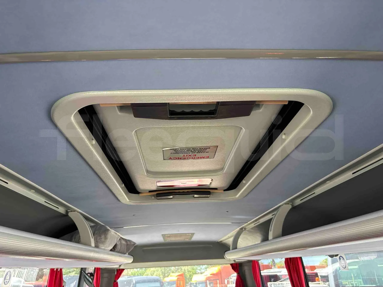 Isuzu Novo - roof hatch 1