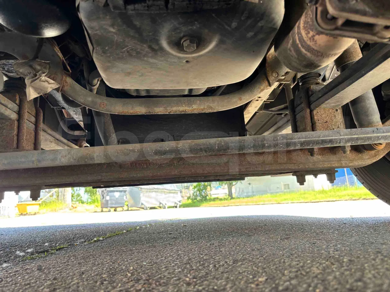 Isuzu Novo - front axle central