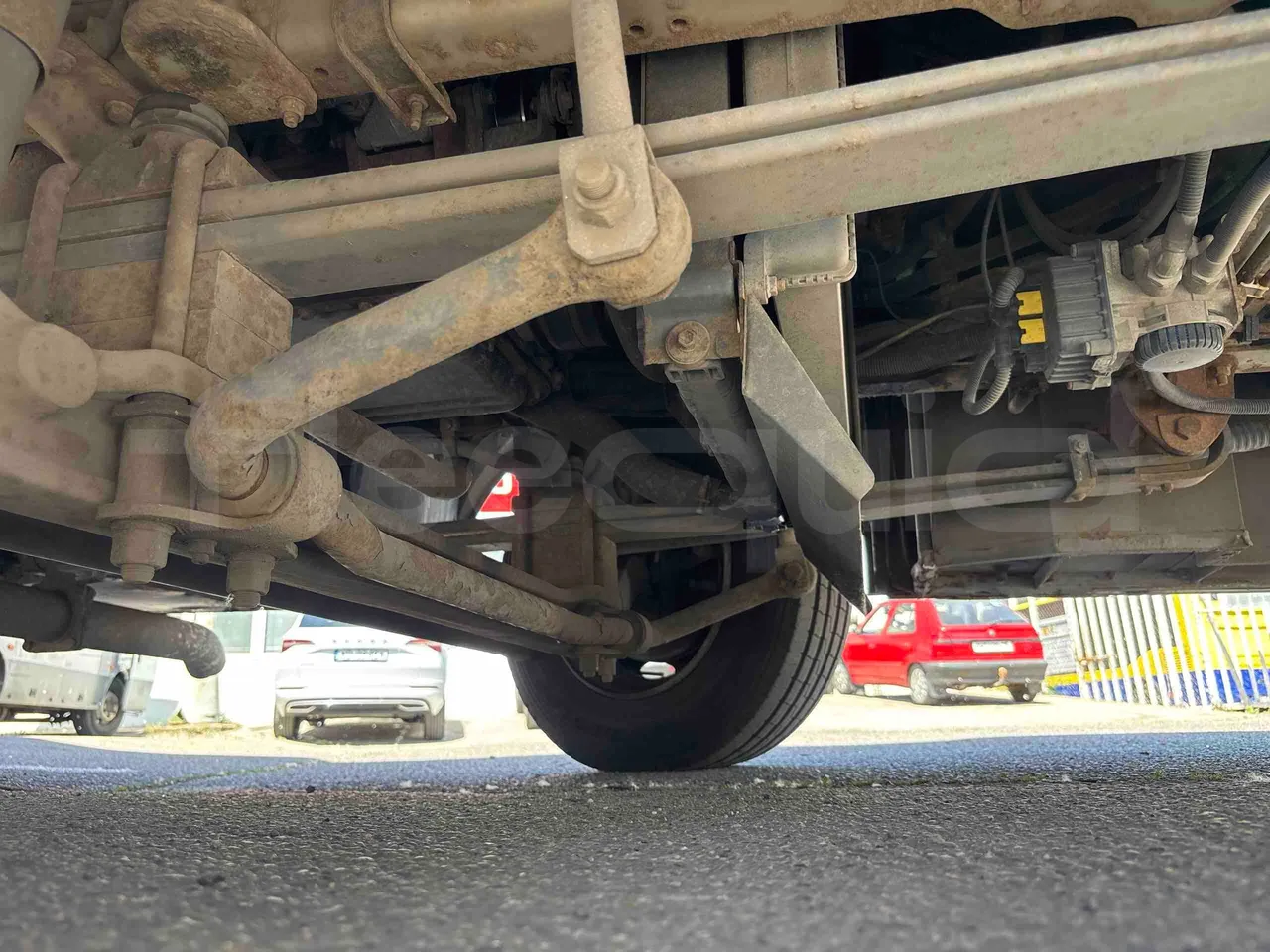 Isuzu Novo - front axle right side