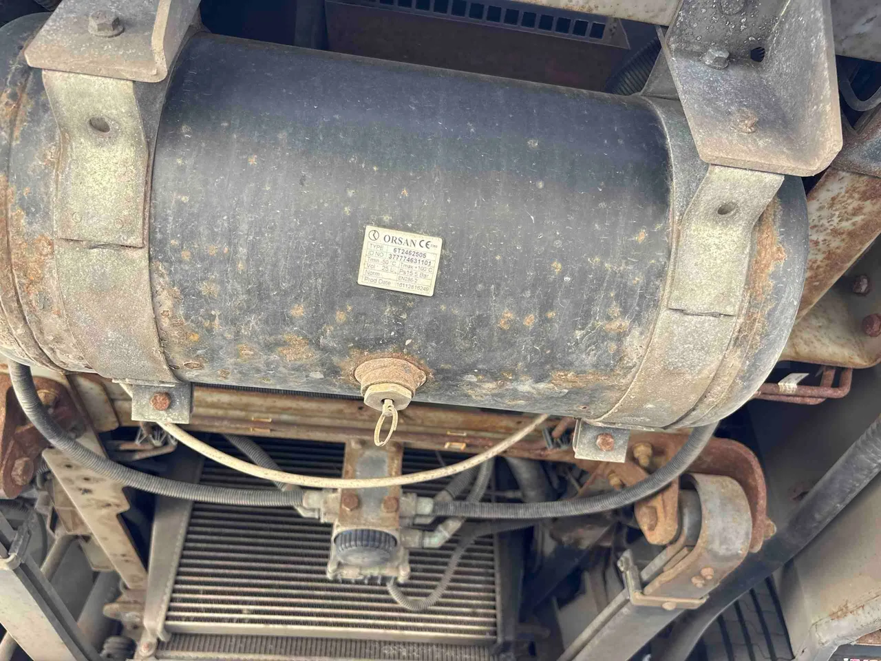 Isuzu Novo - front undercarriage from front