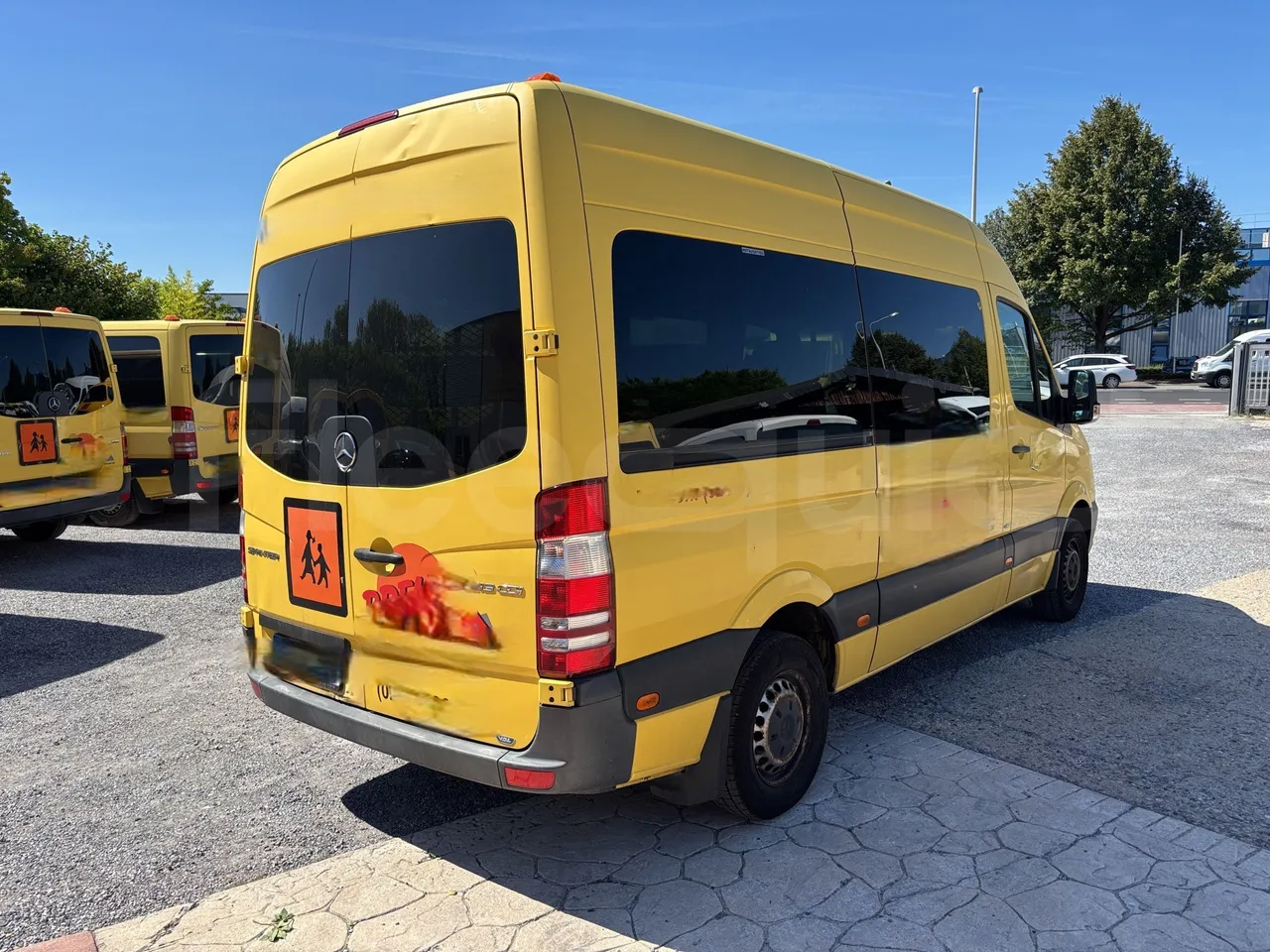 Mercedes-Benz Sprinter - 3/4 Rear Right Side