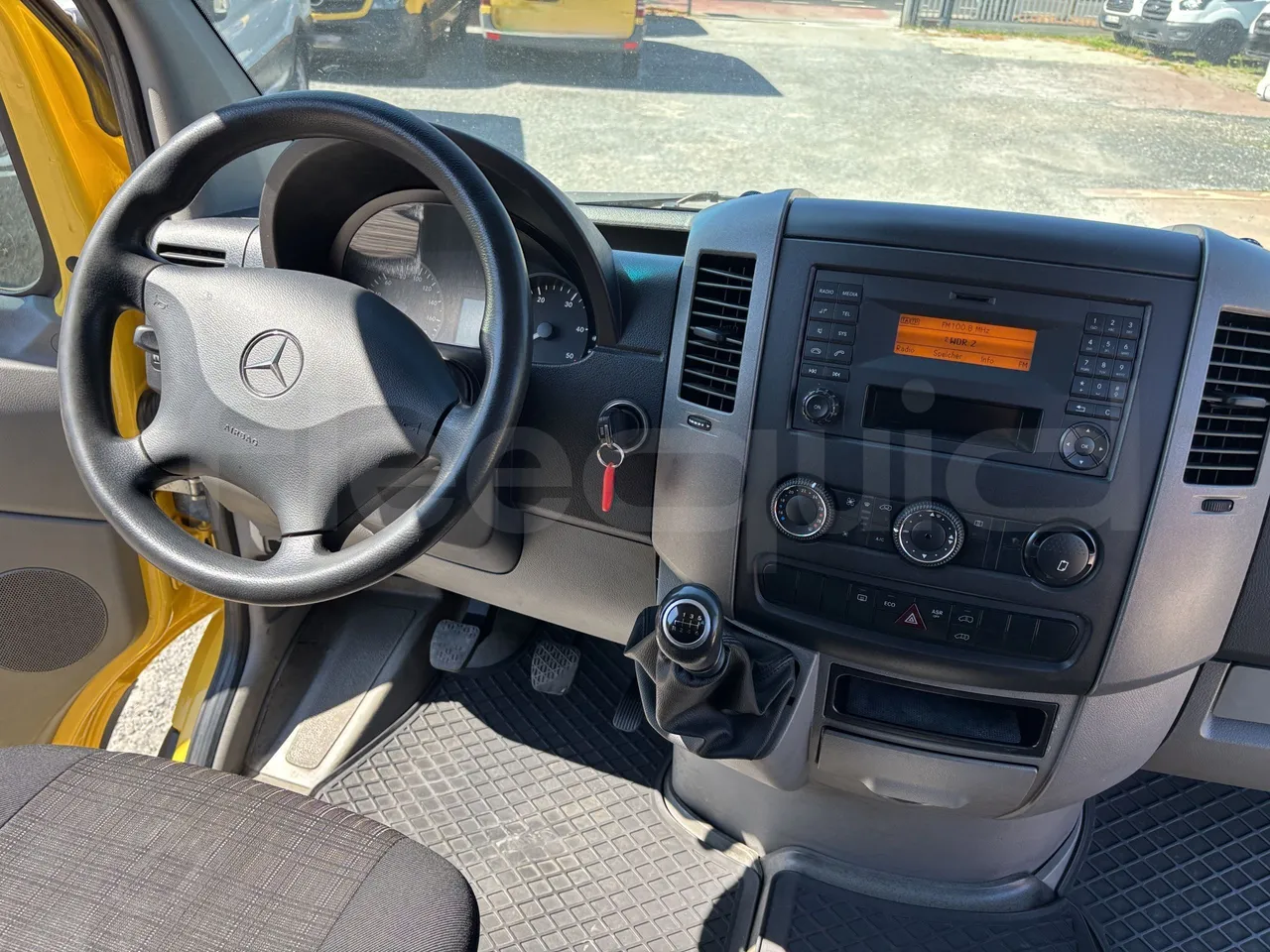 Mercedes-Benz Sprinter - Complete Driver's Dashboard
