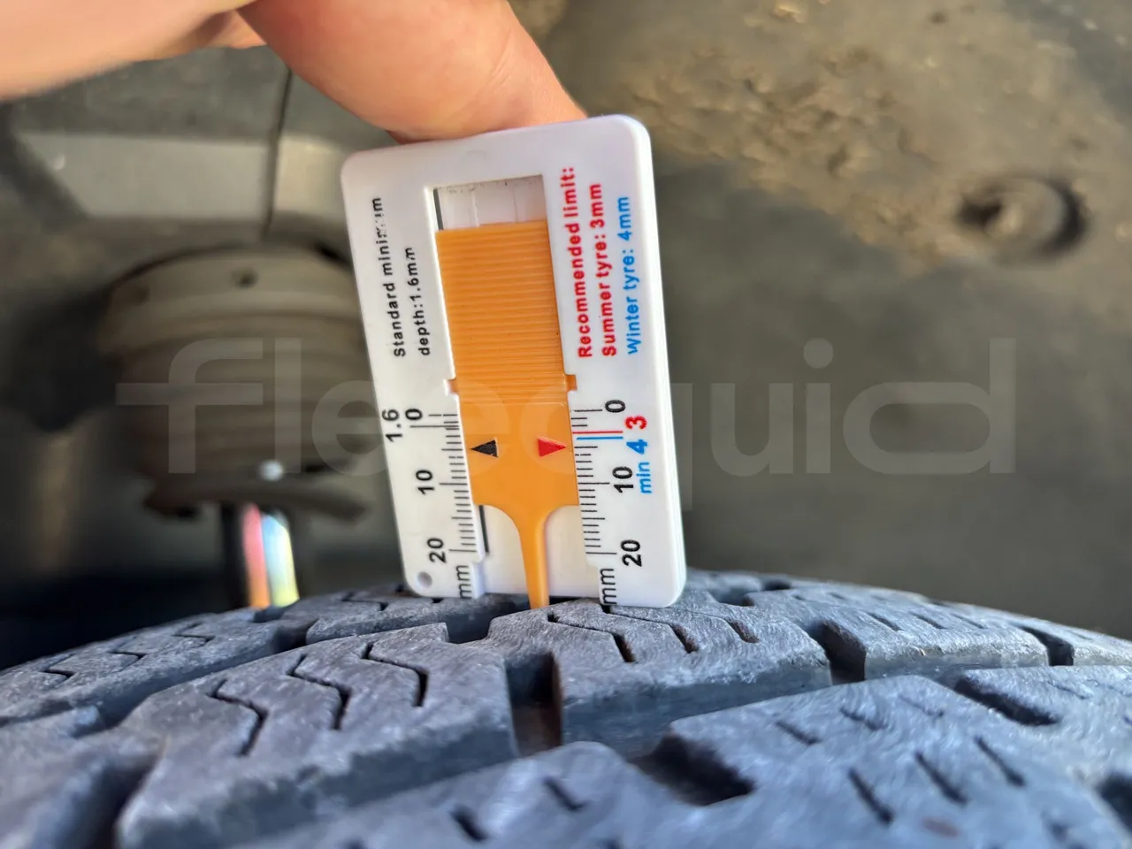 Mercedes-Benz Sprinter - First Axle Left Side: Tyre Thickness
