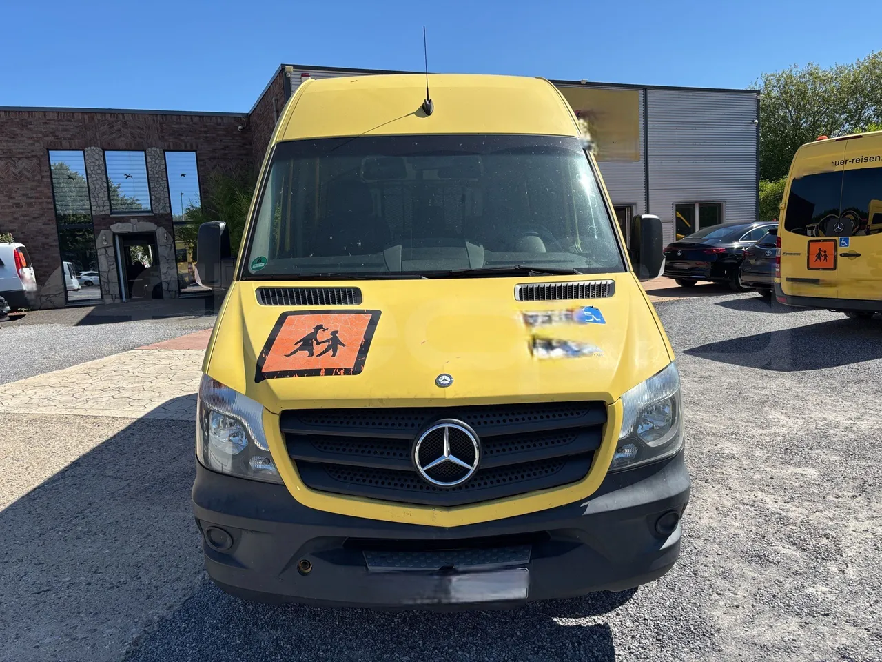 Mercedes-Benz Sprinter - Front