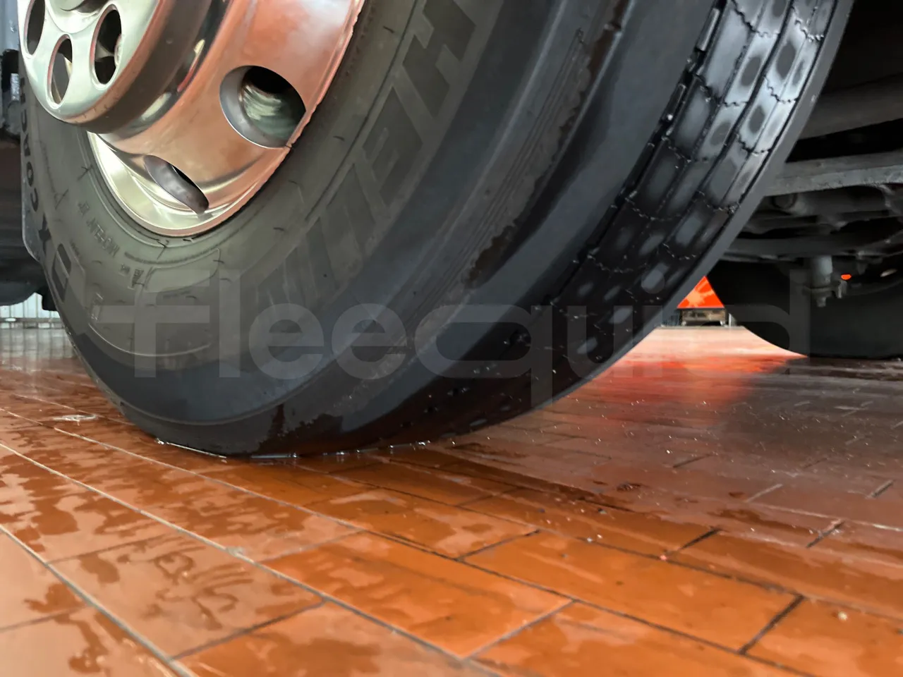 Irizar Scania K420EB 4X2 - Euro 4 - 309 kW - 12 mt - tread condition front tires left