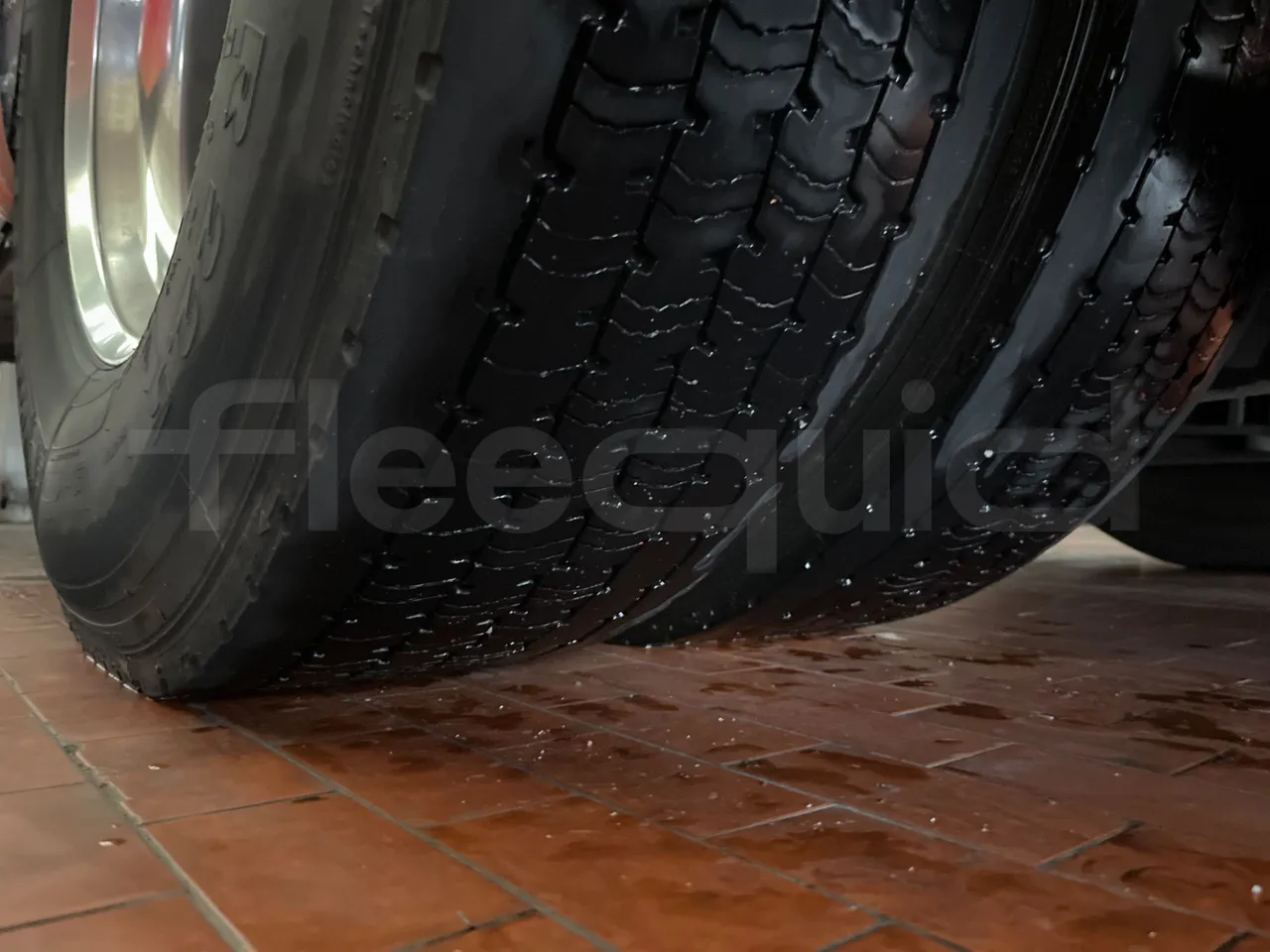 Irizar Scania K420EB 4X2 - Euro 4 - 309 kW - 12 mt - tread condition second axle tires left