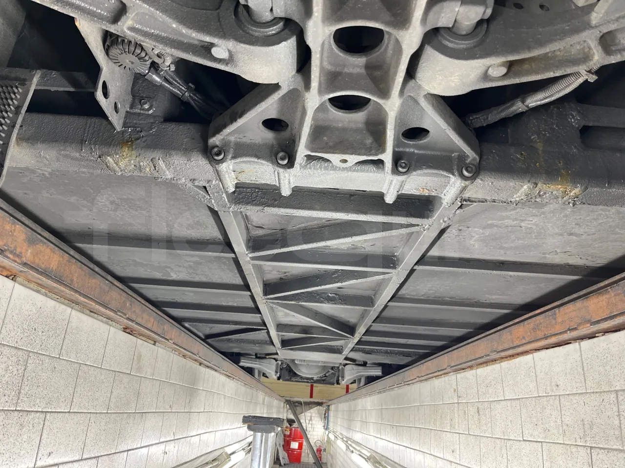 Irizar Scania K420EB 4X2 - Euro 4 - 309 kW - 12 mt - central undercarriage photo