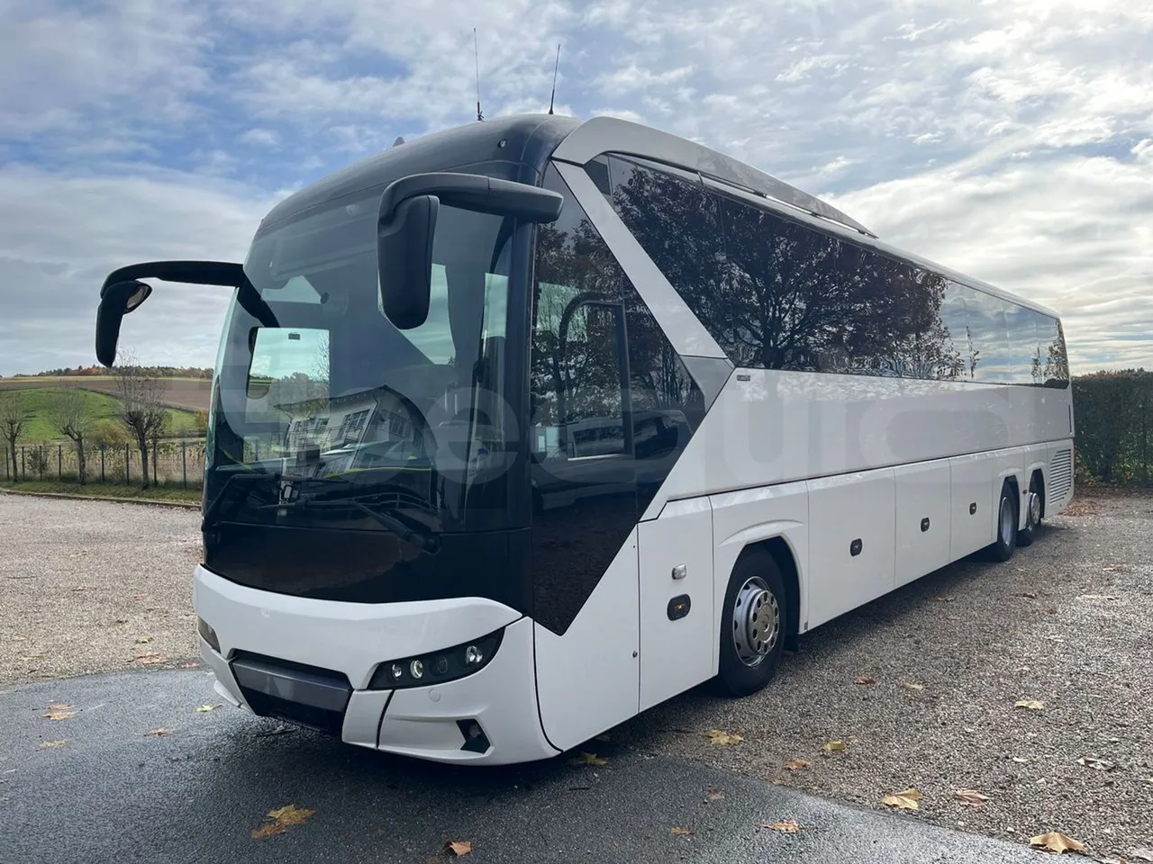 Neoplan Tourliner L  L -  Euro6 - 338 Kw - 13.913 - 3/4 front left