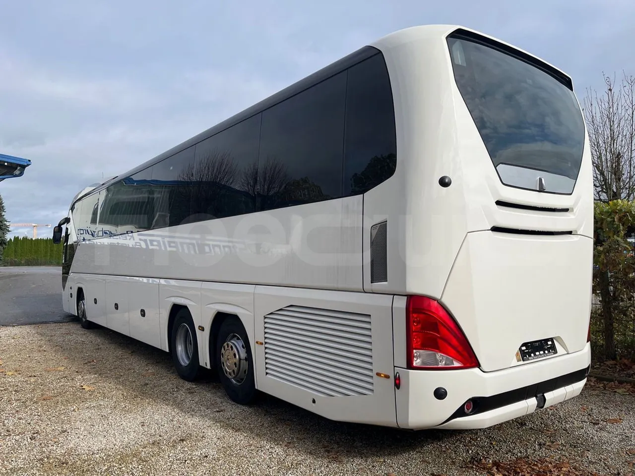 Neoplan Tourliner L  L -  Euro6 - 338 Kw - 13.913 - 3/4 left rear side