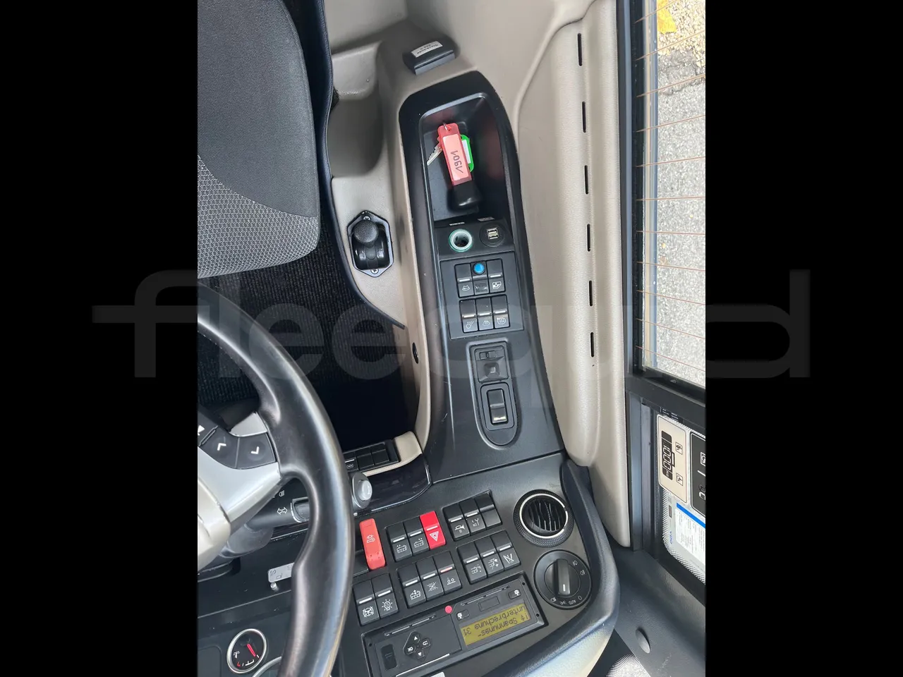 Neoplan Tourliner L  L -  Euro6 - 338 Kw - 13.913 - onboard devices 1