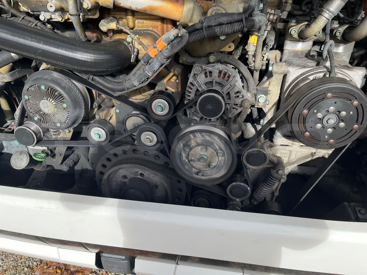 Neoplan Tourliner L  L -  Euro6 - 338 Kw - 13.913 - air conditioning compressor