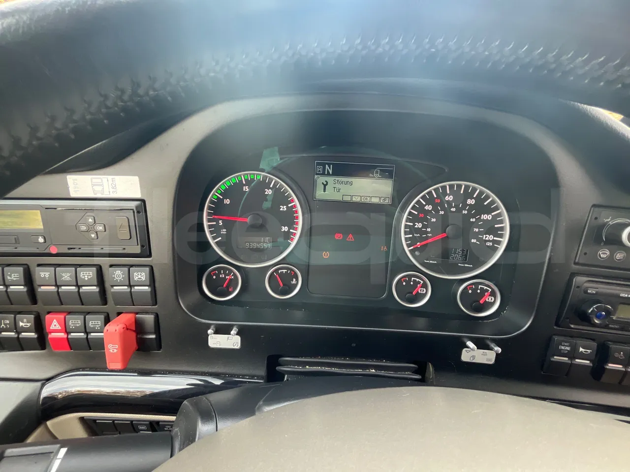 Neoplan Tourliner L  L -  Euro6 - 338 Kw - 13.913 - dashboard lights on