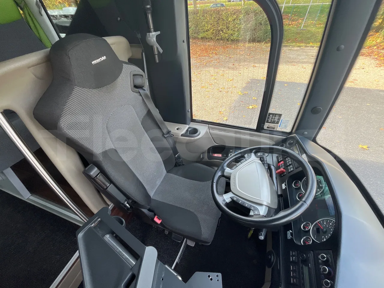 Neoplan Tourliner L  L -  Euro6 - 338 Kw - 13.913 - driver's seat photo
