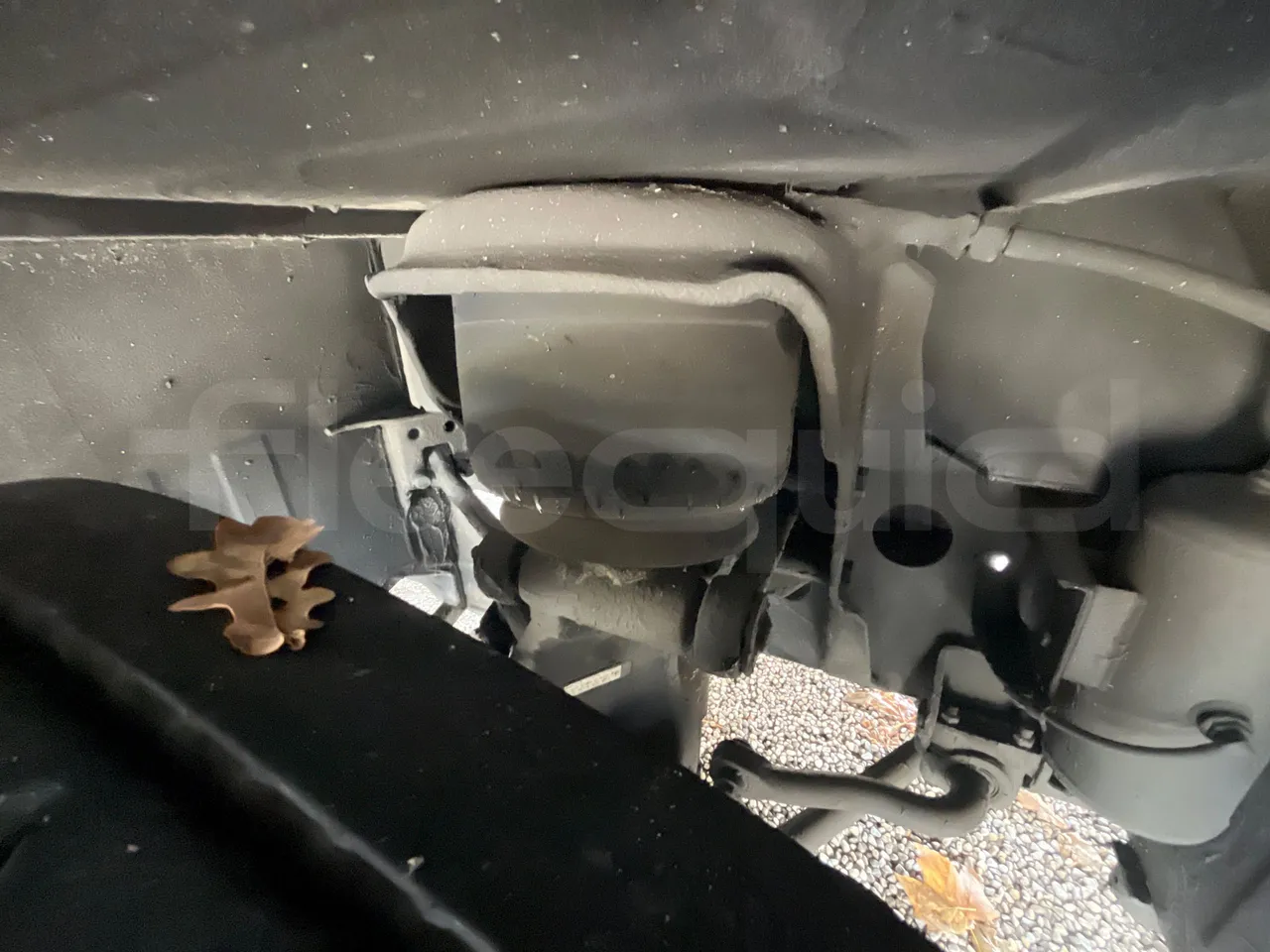 Neoplan Tourliner L  L -  Euro6 - 338 Kw - 13.913 - front shock absorbers left