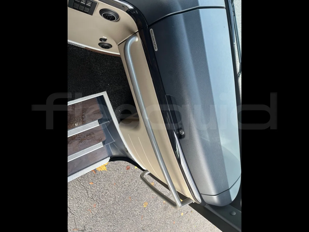 Neoplan Tourliner L  L -  Euro6 - 338 Kw - 13.913 - handrails photo