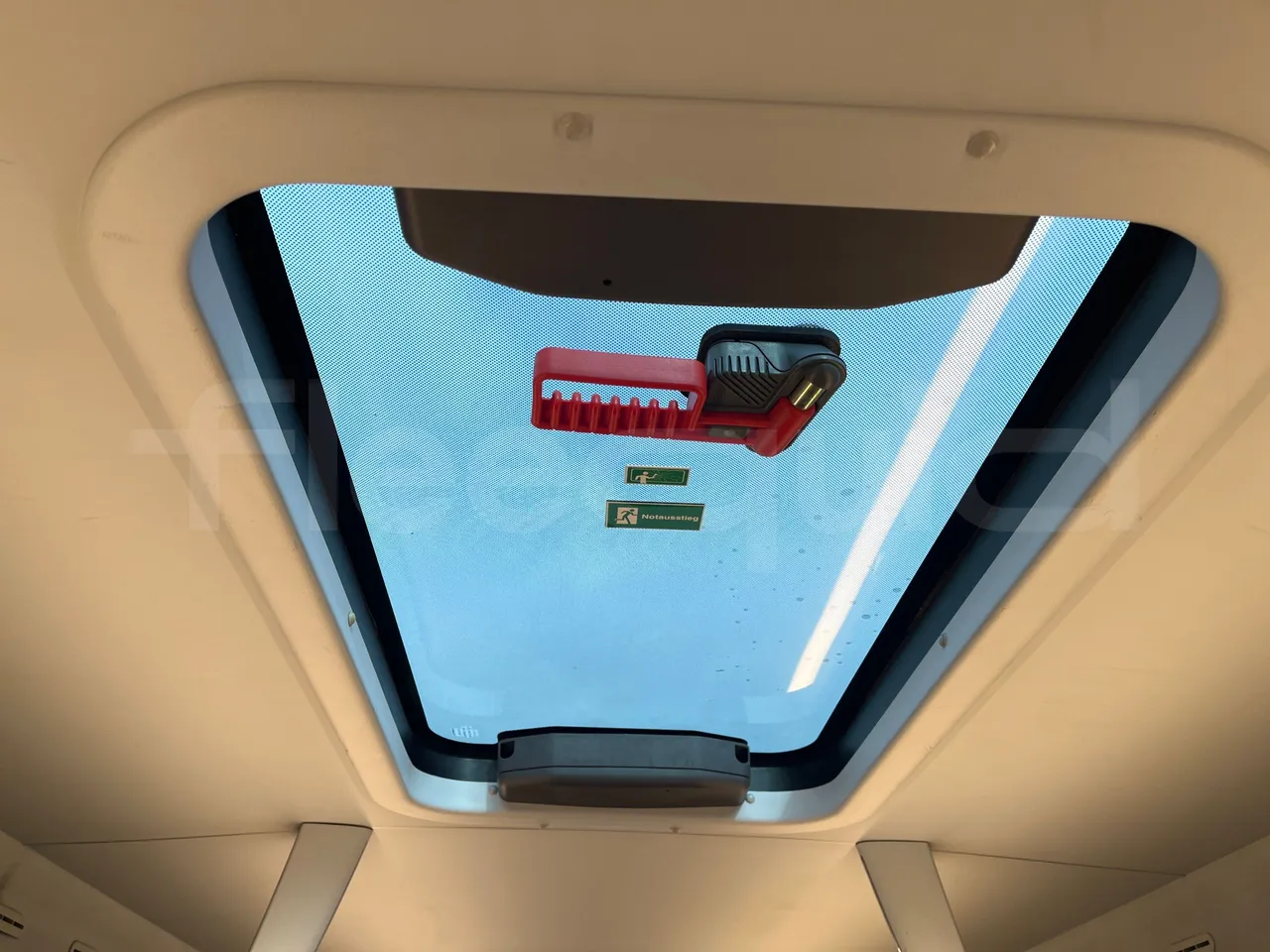 Neoplan Tourliner L  L -  Euro6 - 338 Kw - 13.913 - roof hatch 2