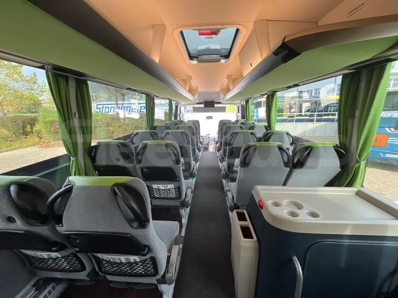 Neoplan Tourliner L  L -  Euro6 - 338 Kw - 13.913 - forward view middle aisle