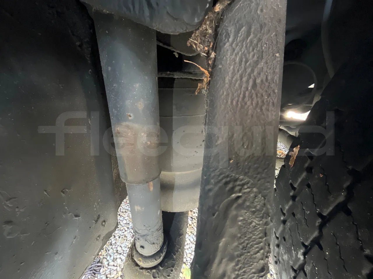 Neoplan Tourliner L  L -  Euro6 - 338 Kw - 13.913 - axel 3 shock absorbers 1 left