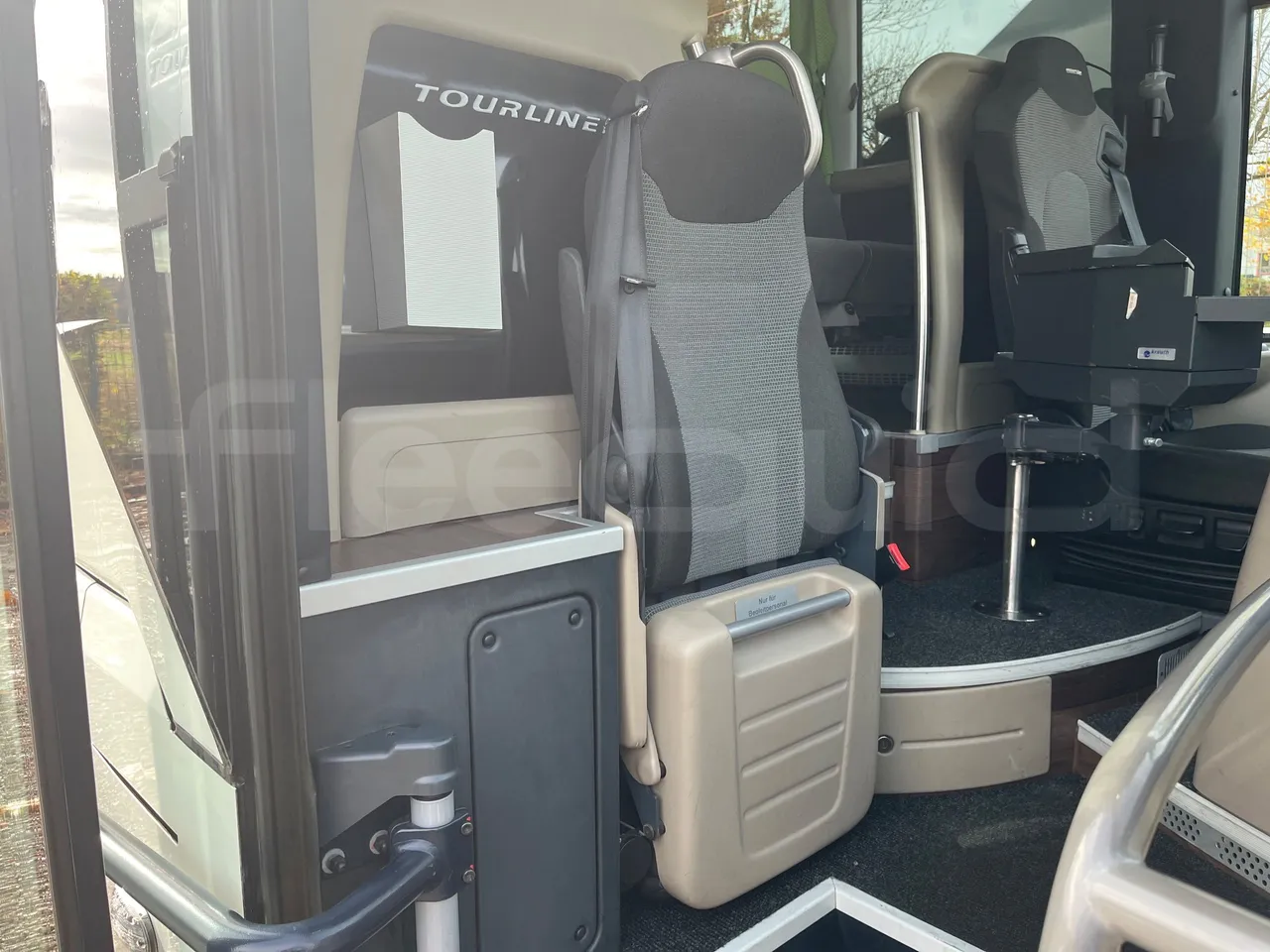 Neoplan Tourliner L  L -  Euro6 - 338 Kw - 13.913 - hostess seat photo