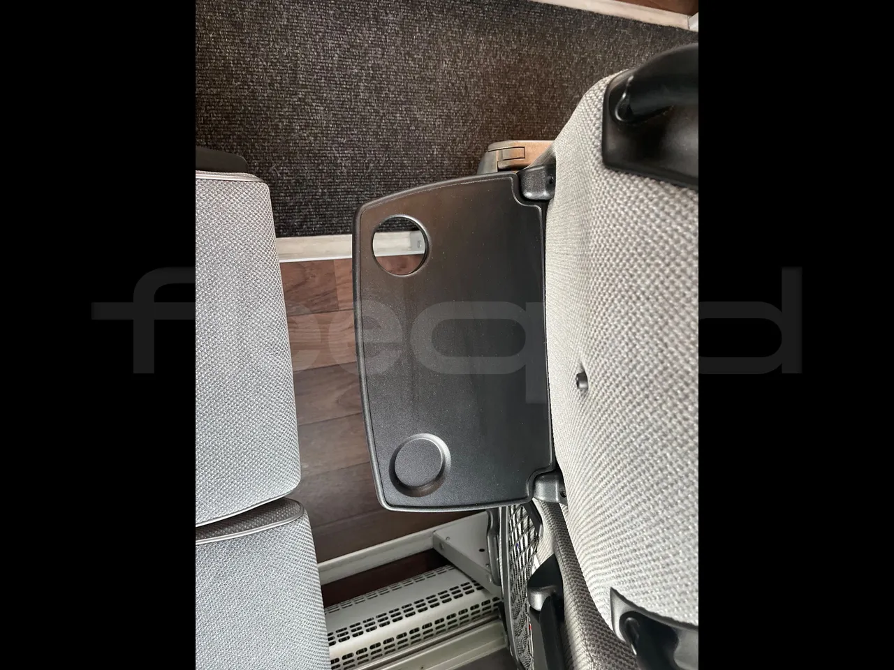 Neoplan Tourliner L  L -  Euro6 - 338 Kw - 13.913 - table detail photo