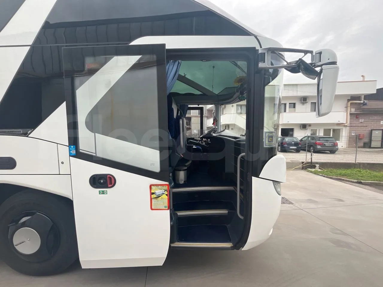 Neoplan Starliner L - EUR5 - 371kW - 13.99m - front door 1 open