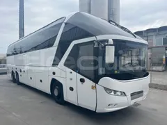 Neoplan Starliner L - EUR5 - 371kW - 13.99m - 3/4 front right doors