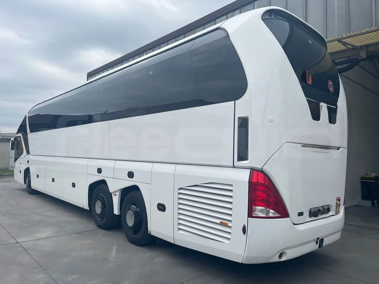 Neoplan Starliner L - EUR5 - 371kW - 13.99m - 3/4 left rear side
