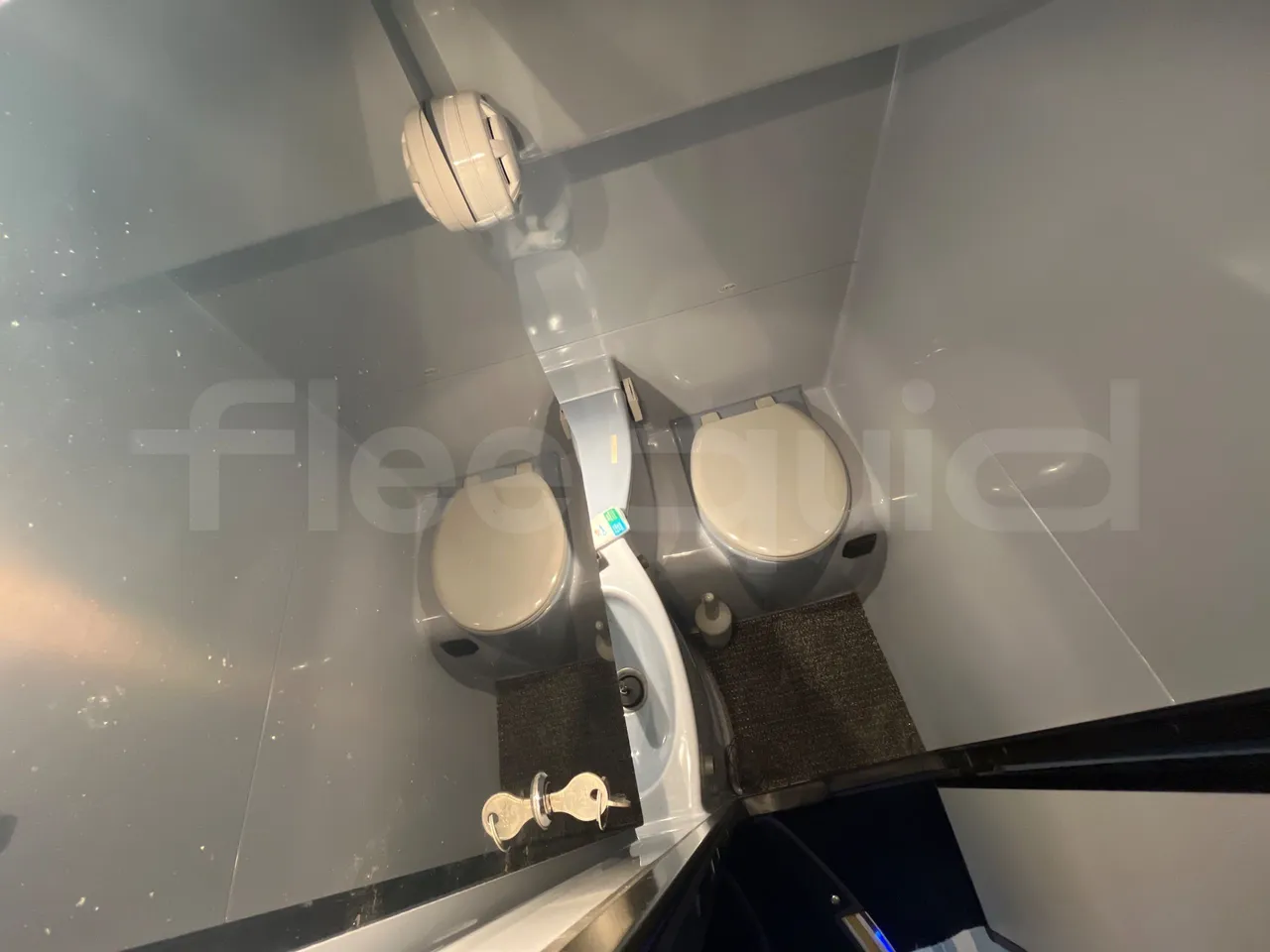 Neoplan Starliner L - EUR5 - 371kW - 13.99m - toilette accessories photo