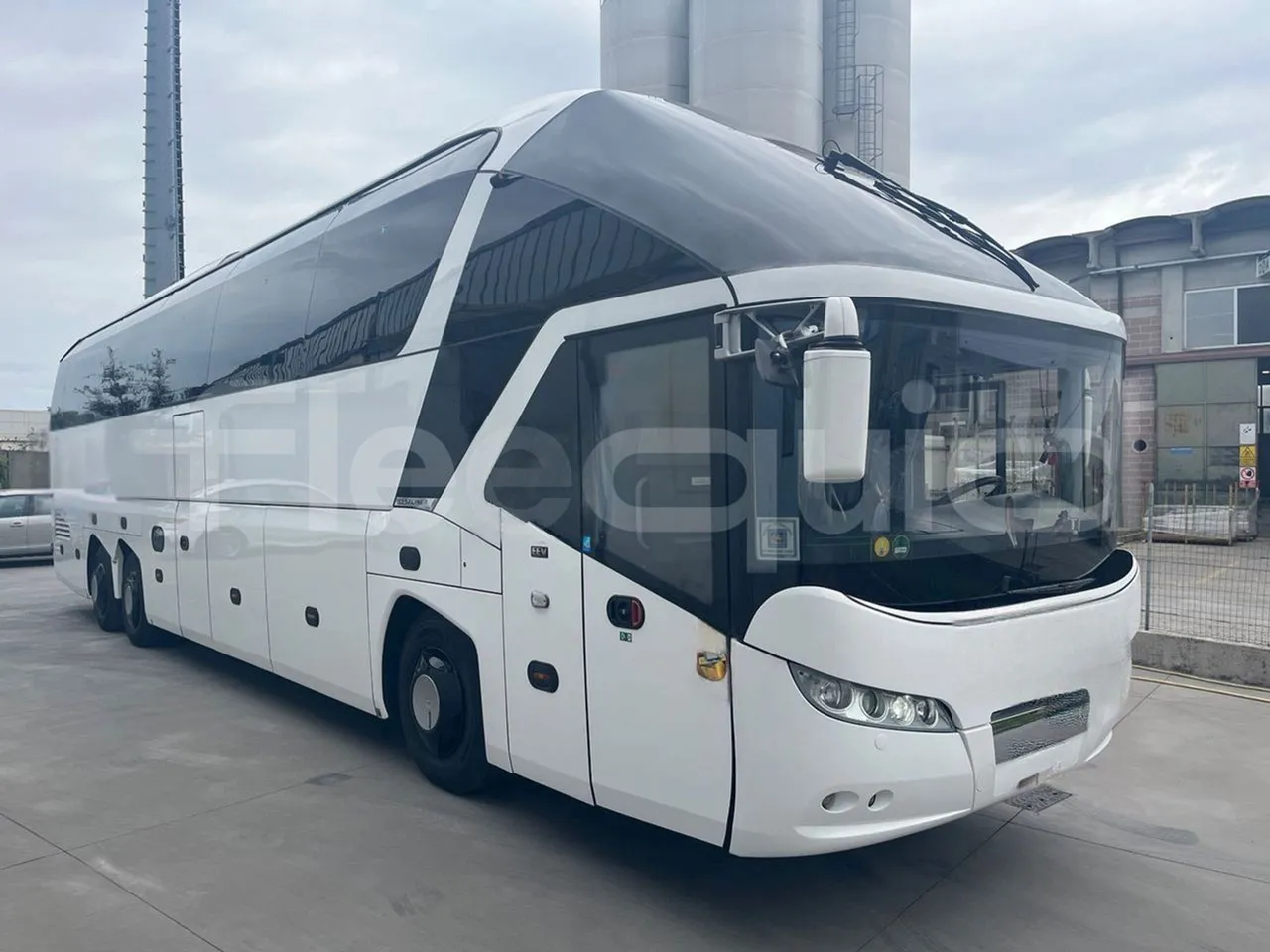 Neoplan Starliner L - EUR5 - 371kW - 13.99m - Base cover photo