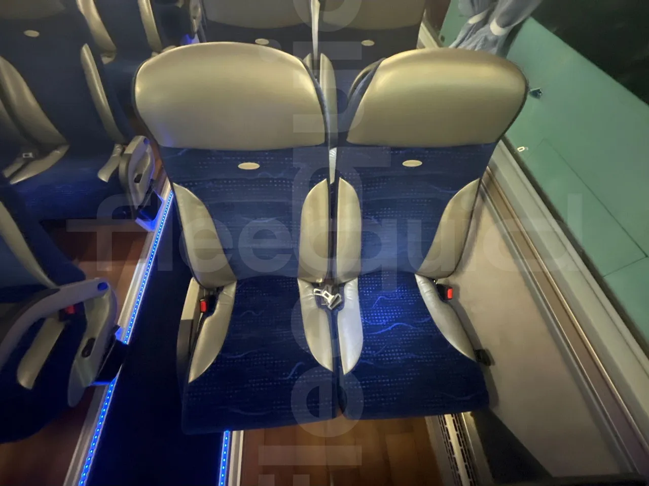 Neoplan Starliner L - EUR5 - 371kW - 13.99m - single seat detail