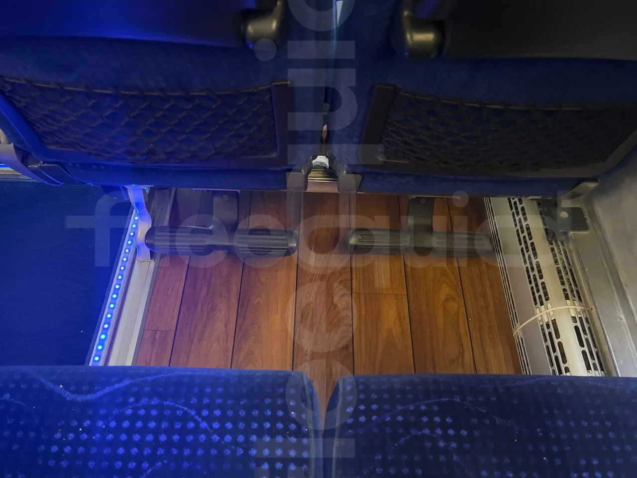 Neoplan Starliner L - EUR5 - 371kW - 13.99m - footrest detail photo