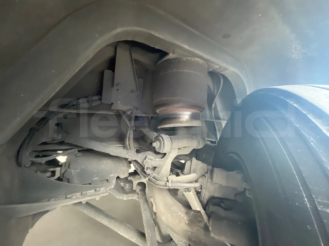 Neoplan Starliner L - EUR5 - 371kW - 13.99m - front air springs left