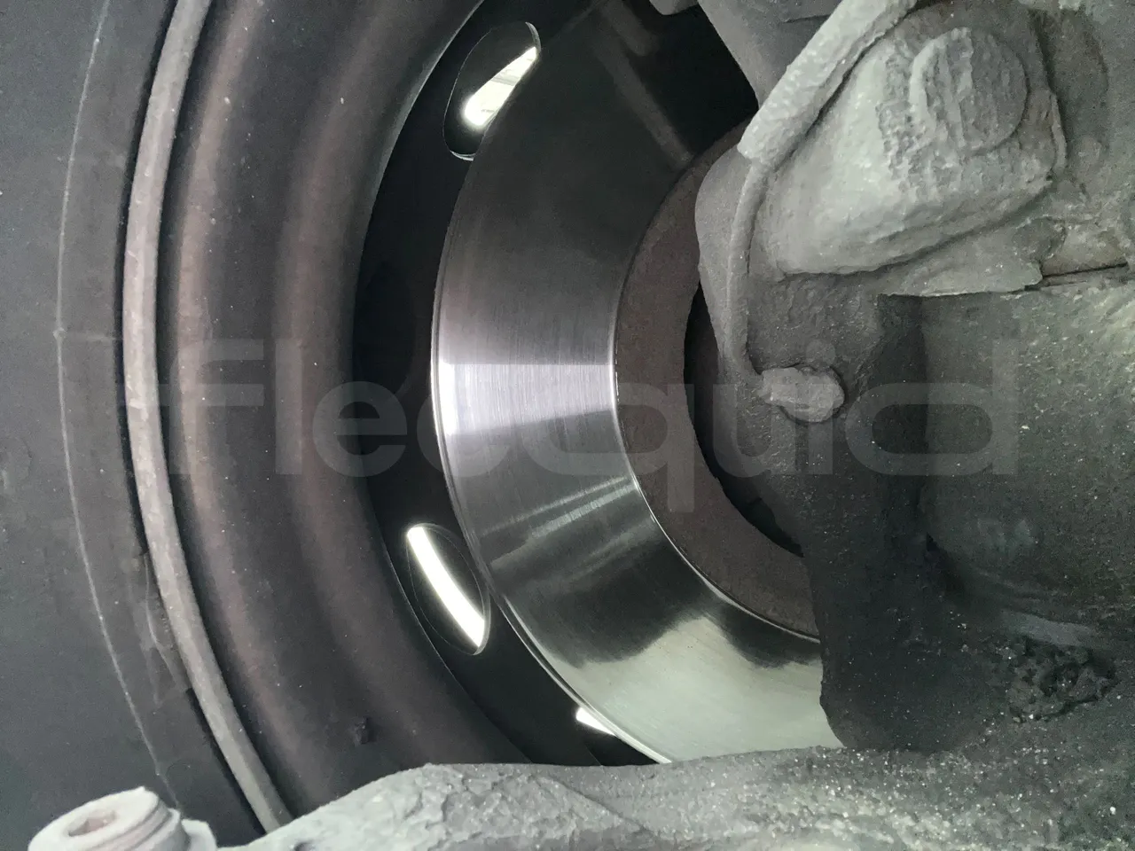 Neoplan Starliner L - EUR5 - 371kW - 13.99m - front discs right