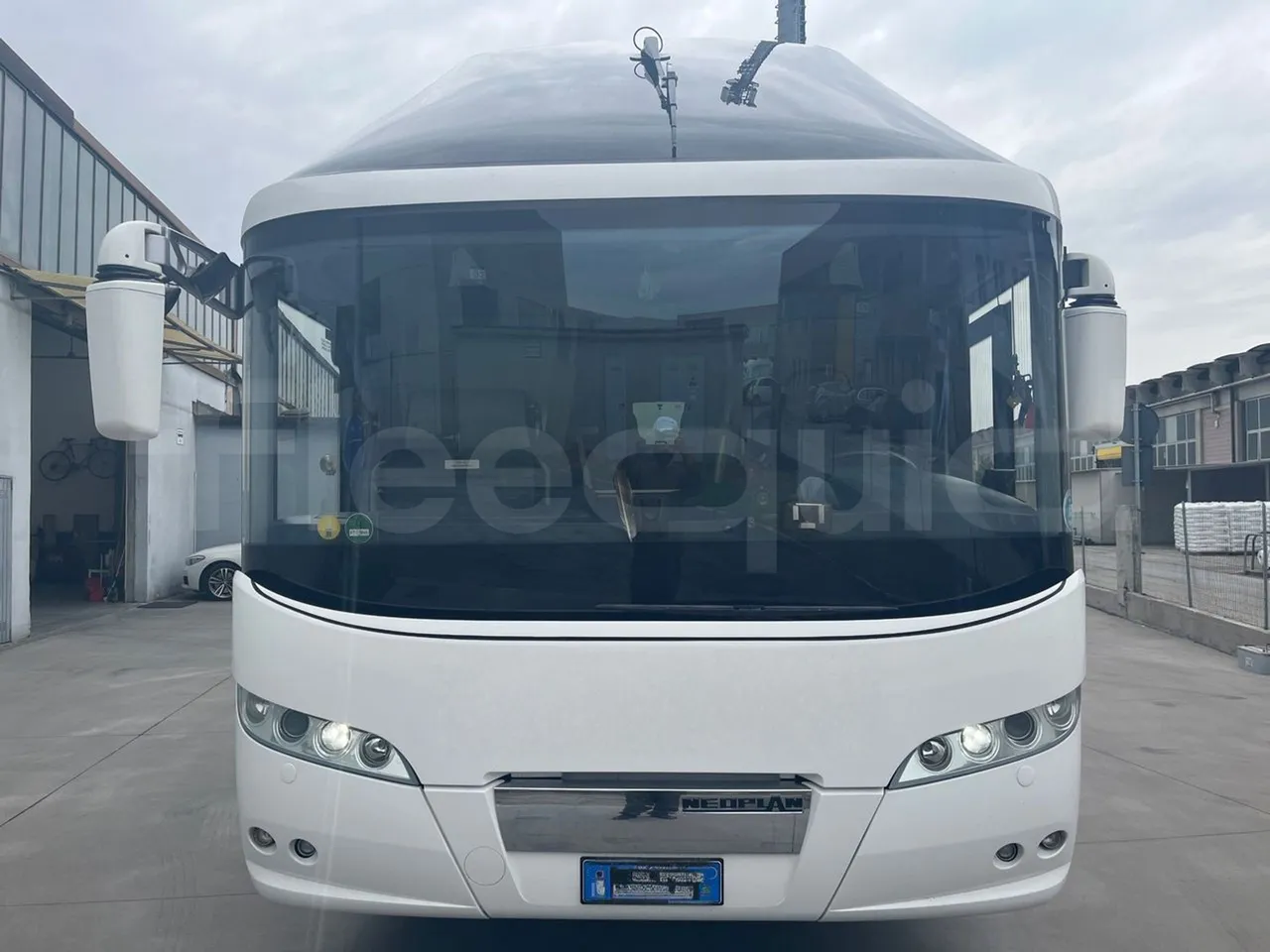 Neoplan Starliner L - EUR5 - 371kW - 13.99m - front photo