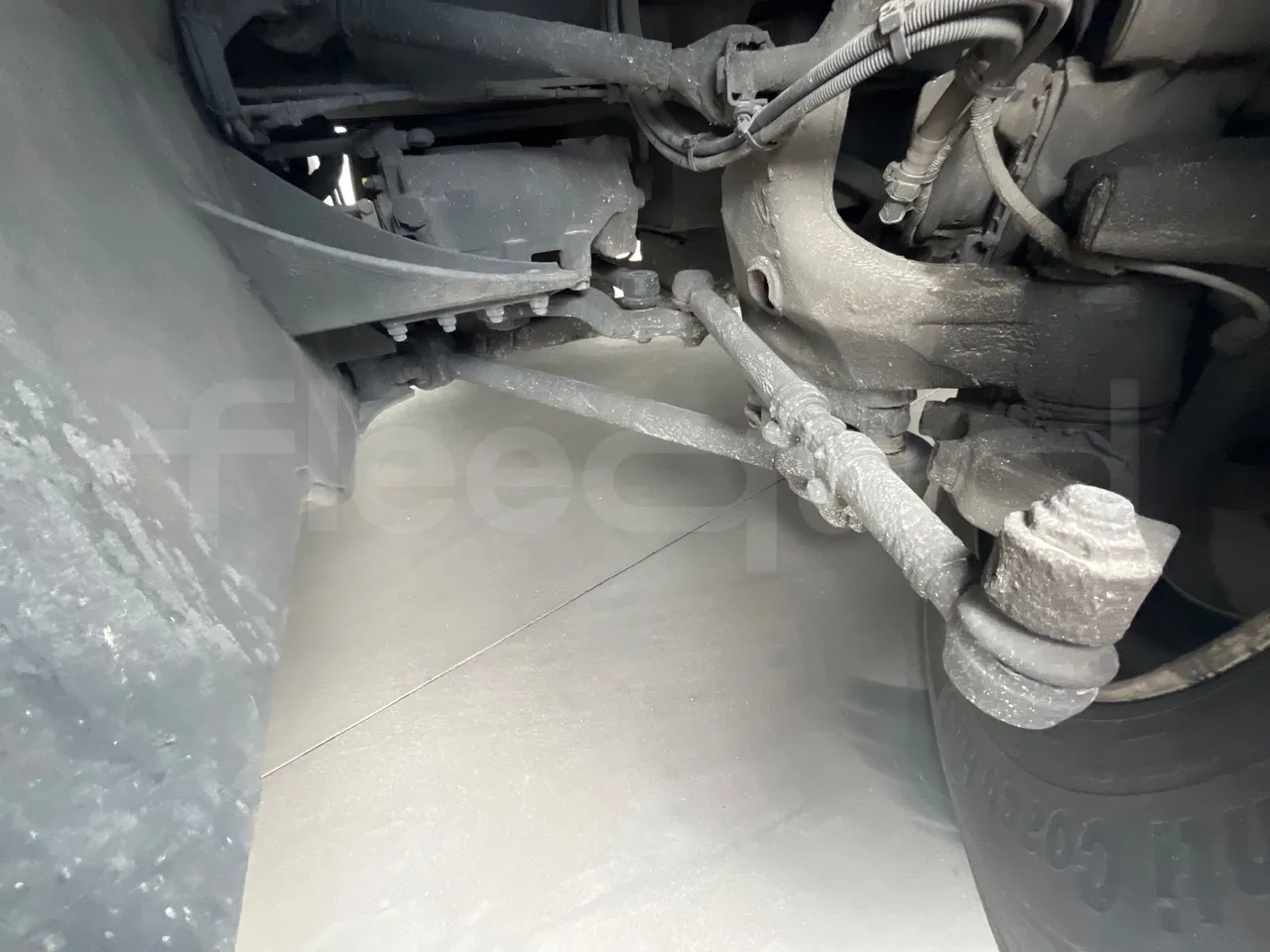 Neoplan Starliner L - EUR5 - 371kW - 13.99m - front shock absorbers left