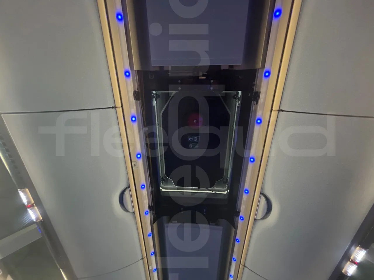 Neoplan Starliner L - EUR5 - 371kW - 13.99m - roof hatch 1