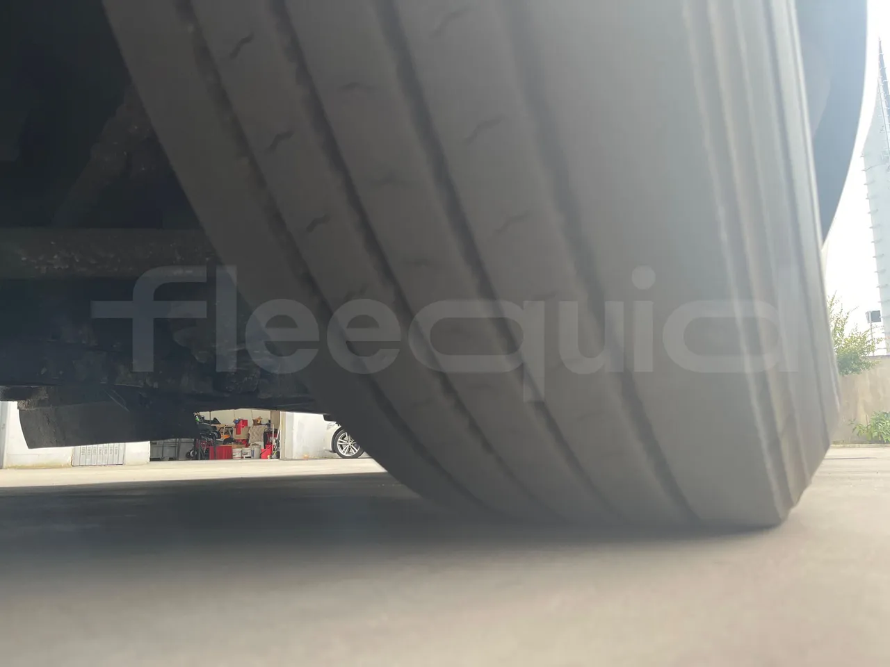 Neoplan Starliner L - EUR5 - 371kW - 13.99m - tread condition front tires left